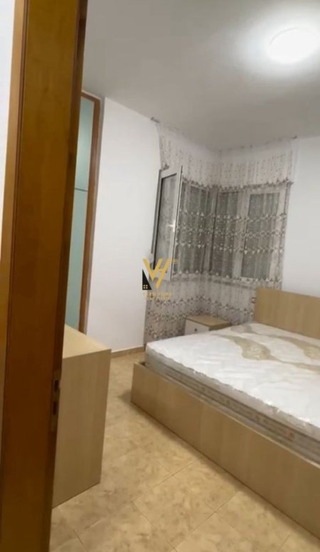 Tirane, jepet me qera apartament 1+1+Ballkon Kati 2, 75 m² 500 € (5 MAJI)