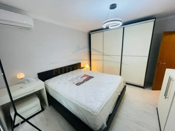 Tirane, jepet me qera apartament 2+1 , 68 € (BLLOK,GARDA)