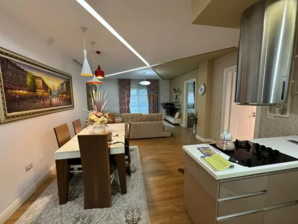 Tirane, shitet apartament 2+1 Kati 2, 107 m² 225.000 € 