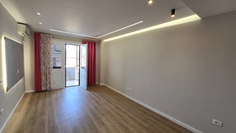 Tirane, shes apartament 1+1+Ballkon Kati 1, 76 m² 140.000 € (Kodra e Diellit)