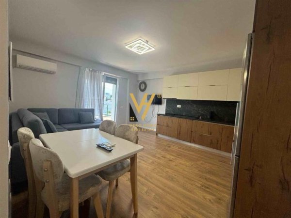 Tirane, jepet me qera apartament 1+1+Ballkon Kati 6, 68 m² 500 € (5 MAJI)