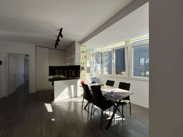 Tirane, jepet me qera apartament 1+1 Kati 5, 72 m² 700 € (PAZARI I RI)