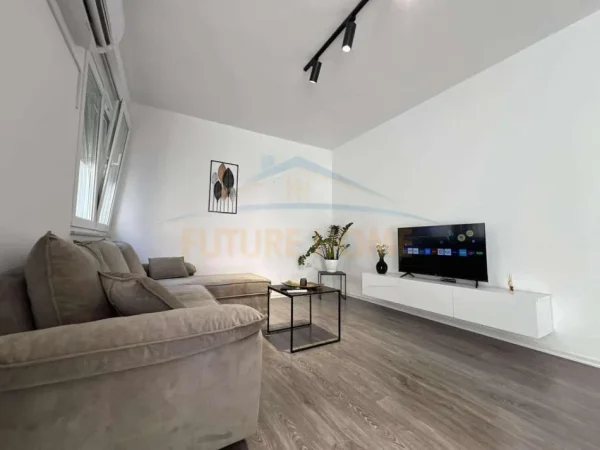 Tirane, jepet me qera apartament 1+1 Kati 5, 72 m² 700 € (PAZARI I RI)