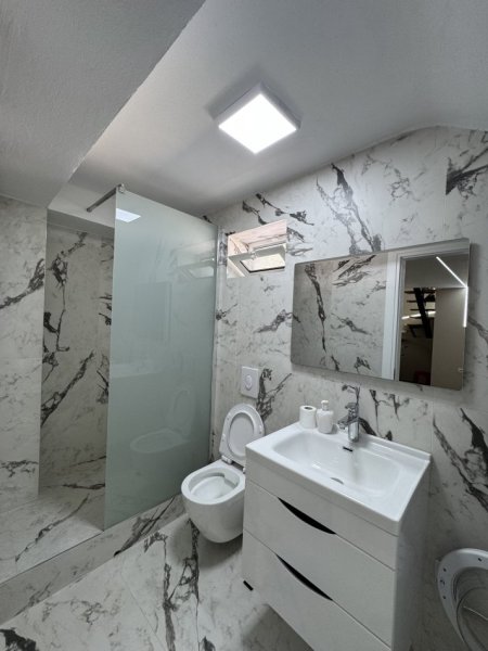 Korce, jepet me qera apartament duplex Kati 1, 100 m² 450 €