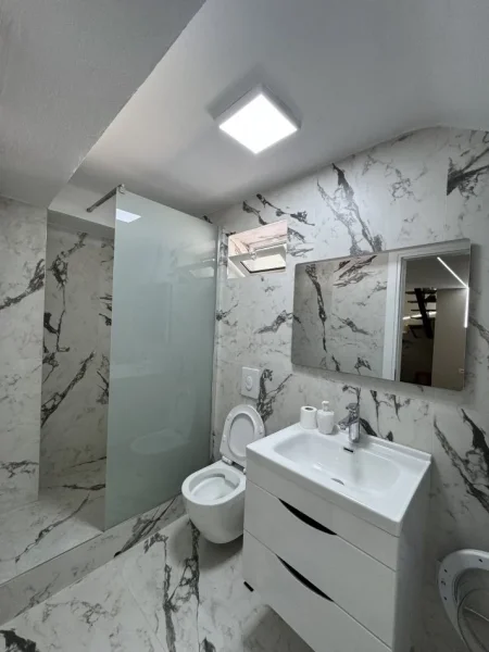 Korce, jepet me qera apartament duplex Kati 1, 100 m² 450 €