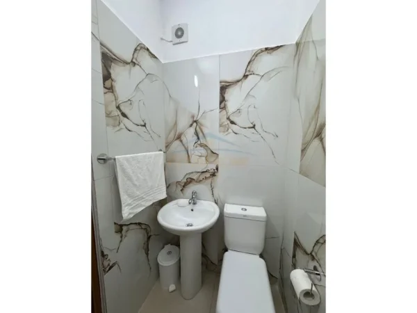 Durres, jepet me qera apartament 2+1+Aneks+Ballkon Kati 1, 114 m² 350 € (Plepa)