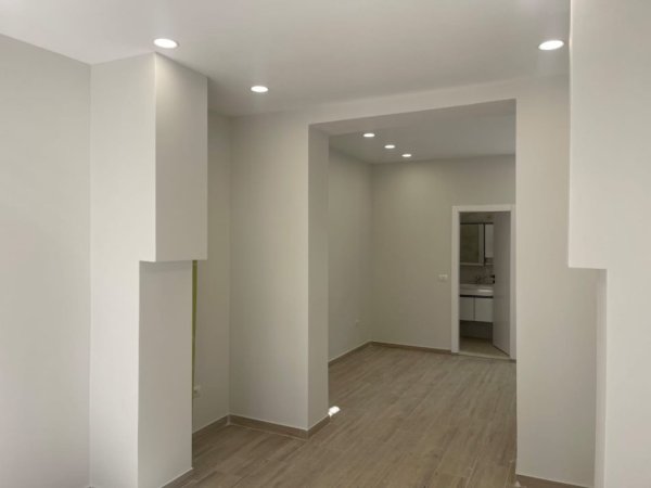 Tirane, jepet me qera dyqan Kati 0, 40 m² 500 € (STADIUMI DINAMO)