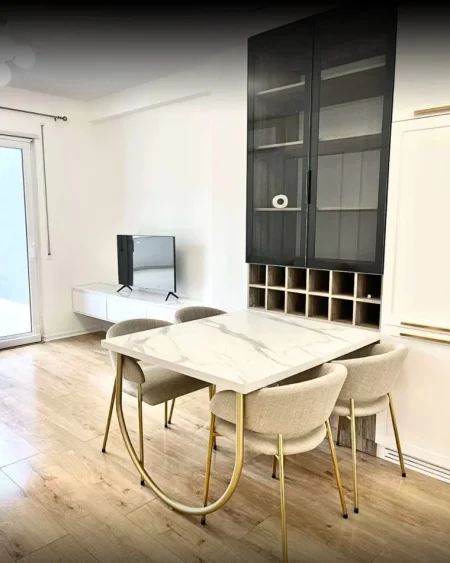 Tirane, jepet me qera apartament 1+1+Aneks+Ballkon Kati 1, 70 m² 500 € 