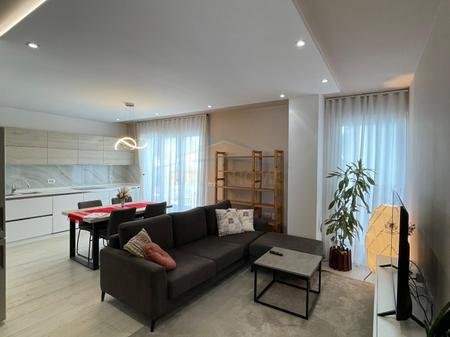 Tirane, jepet me qera apartament 1+1 Kati 5, 78 m² 600 € (KOMUNA E PARISIT)