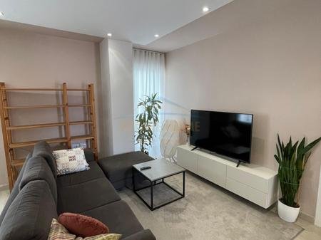 Tirane, jepet me qera apartament 1+1 Kati 5, 78 m² 600 € (KOMUNA E PARISIT)