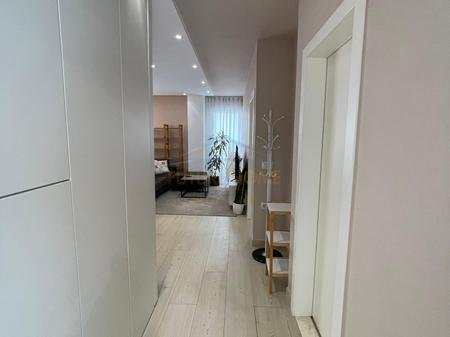 Tirane, jepet me qera apartament 1+1 Kati 5, 78 m² 600 € (KOMUNA E PARISIT)