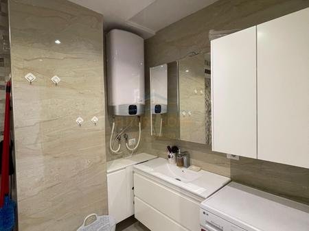 Tirane, jepet me qera apartament 1+1 Kati 5, 78 m² 600 € (KOMUNA E PARISIT)