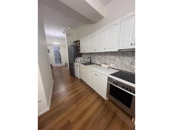 Tirane, jepet me qera apartament 2+1 Kati 5, 80 m² 500 € 