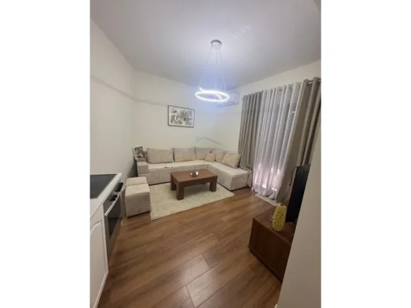 Tirane, jepet me qera apartament 2+1 Kati 5, 80 m² 500 € 