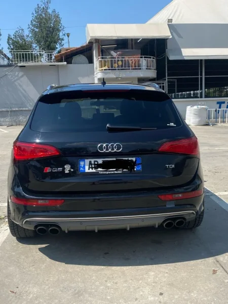 Tirane, shes makine Audi SQ5 Nafte, e zeze automatik Kondicioner 283.000 km 16.500 €