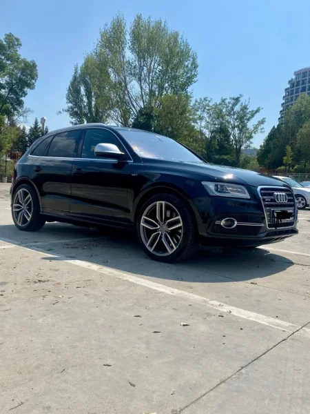 Tirane, shes makine Audi SQ5 Nafte, e zeze automatik Kondicioner 283.000 km 16.500 €