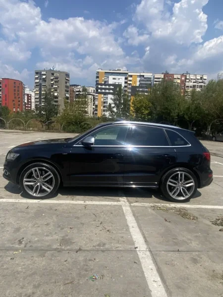Tirane, shes makine Audi SQ5 Nafte, e zeze automatik Kondicioner 283.000 km 16.500 €