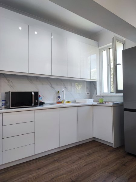 Tirane, jepet me qera apartament 1+1+Ballkon Kati 3, 60 m² 650 € (Rruga Myslym Shyri)