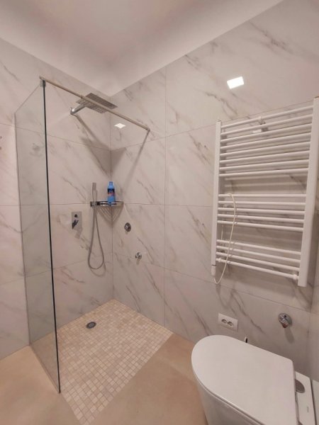 Tirane, jepet me qera apartament 1+1+Ballkon Kati 3, 60 m² 650 € (Rruga Myslym Shyri)