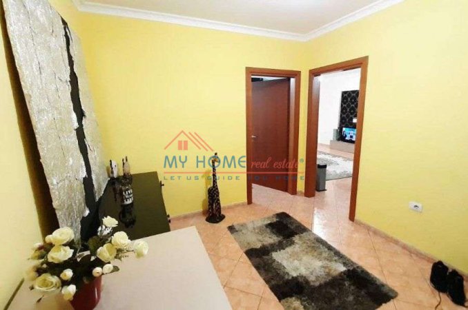 Tirane, jepet me qera apartament 2+1+Ballkon Kati 3, 112 m² 700 € (Zogu i Zi)