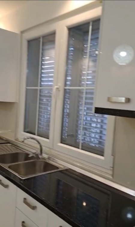 Tirane, jepet me qera apartament 1+1 Kati 1, 100 m² 500 € (JORDAN MISJA)