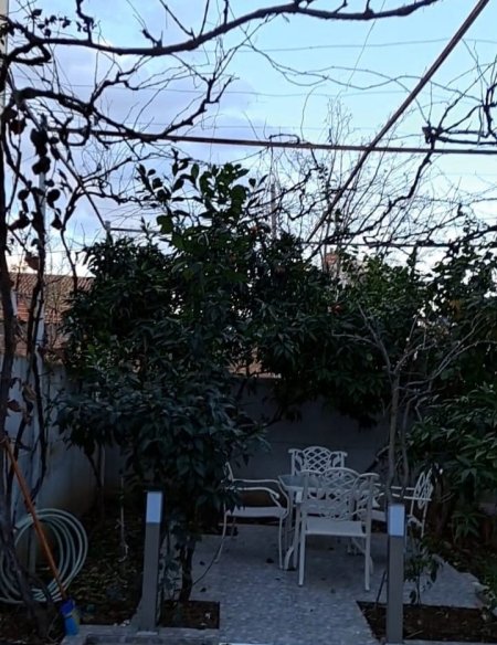 Tirane, jepet me qera apartament 1+1 Kati 1, 100 m² 500 € (JORDAN MISJA)