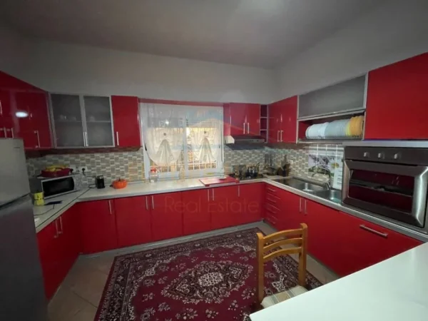 Tirane, shitet Vile 3 Katshe , 305 m² 210.000 € (INSTITUT)