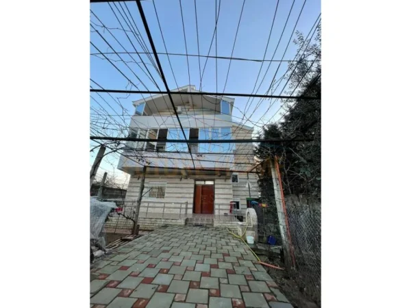 Tirane, shitet Vile 3 Katshe , 305 m² 210.000 € (INSTITUT)