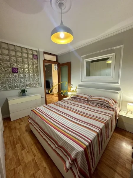 Tirane, jepet me qera apartament 1+1 Kati 3, 70 m² 620 € (ISH BLLOKU)