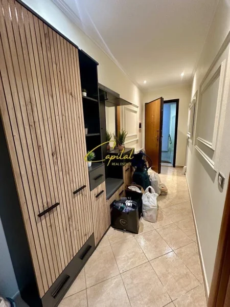 Tirane, jepet me qera apartament 1+1 Kati 3, 70 m² 620 € (ISH BLLOKU)