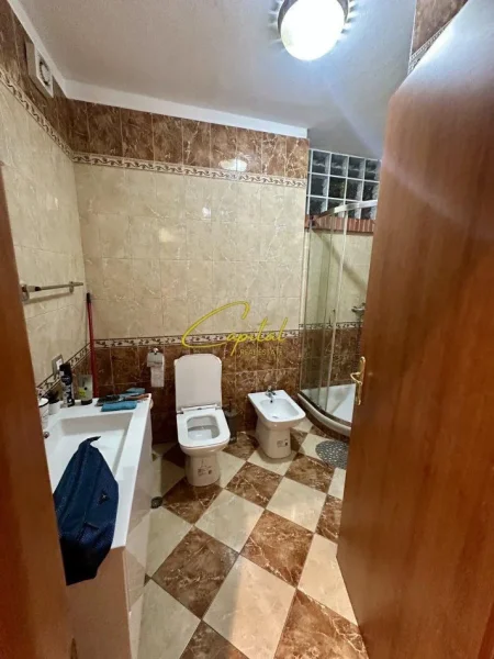 Tirane, jepet me qera apartament 1+1 Kati 3, 70 m² 620 € (ISH BLLOKU)