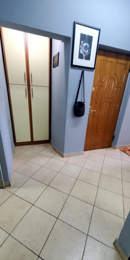 Tirane, jepet me qera apartament 2+1+Ballkon Kati 2, 80 m² 530 € (RRUGA BARDHYL)