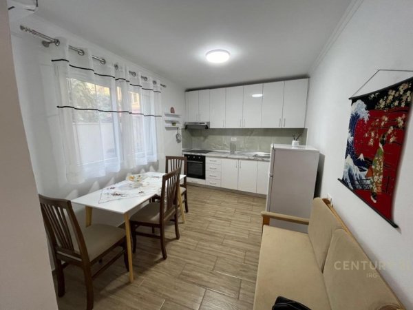 Tirane, jepet me qera apartament 1+1 Kati 1, 80 m² 600 € (Sami Frasheri)