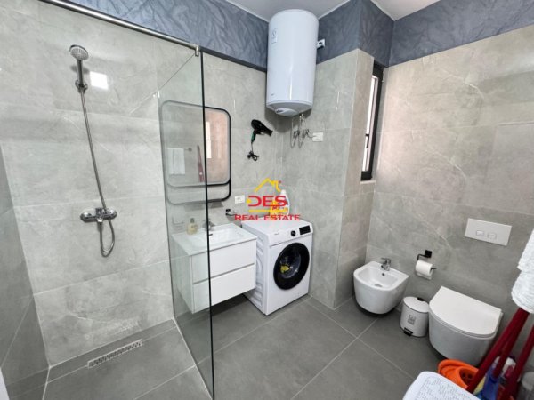 Vlore, jepet me qera apartament 1+1+Ballkon Kati 4, 70 m² 450 € (Rruga Murat Tërbaçi)