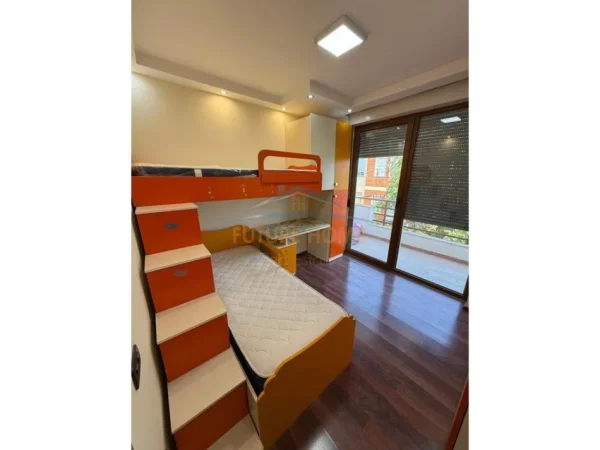 Tirane, jepet me qera apartament 2+1+Ballkon Kati 3, 70 m² 600 € 