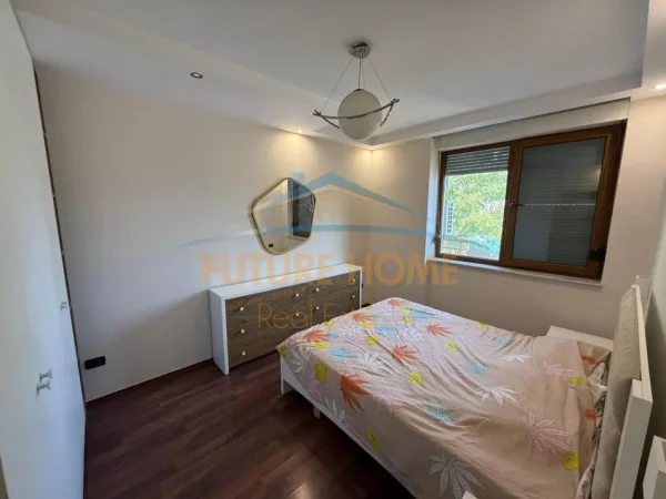Tirane, jepet me qera apartament 2+1+Ballkon Kati 3, 70 m² 600 € 