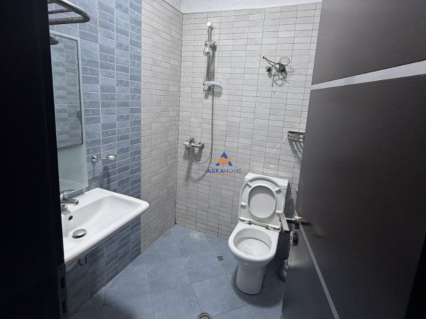 Tirane, jepet me qera 2+1+Ballkon Kati 6, 100 m² 600 € (Unaza e Re)