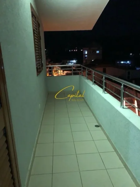 Tirane, jepet me qera apartament 2+1 Kati 3, 110 m² 500 € (VILAT AMERIKANE)