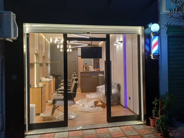 Tirane, jepet me qera ambjent biznesi Kati 0, 40 m² 950 € (Rruga Bilal Golemi, Komuna E Parisit)