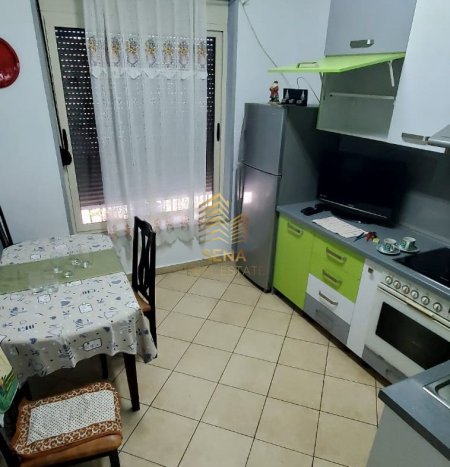 Tirane, jepet me qera apartament 2+1 Kati 2, 80 m² 530 € (Rruga Bardhyl)
