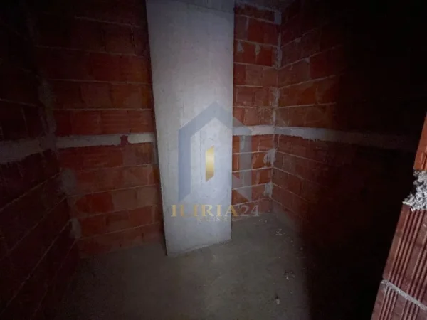 Tirane, shes apartament 1+1+Ballkon Kati 4, 67 m² 76.590 € (Paskuqan Kompleksi Aluna)