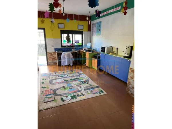 Tirane, shitet Vile 2 Katshe , 148 m² 250.000 € (KOMBINAT)