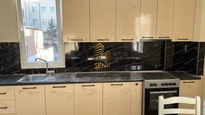 Tirane, jepet me qera shtepi 1+1 Kati 1, 60 m² 400 € (Rruga Halit Bega)