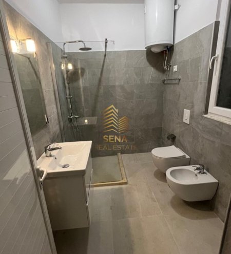 Tirane, jepet me qera shtepi 1+1 Kati 1, 60 m² 400 € (Rruga Halit Bega)