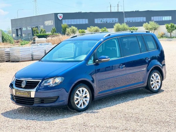 Durres, shitet makine VOLKSWAGEN TOURAN 1.9 Nafte, blu e errët manuale Klima