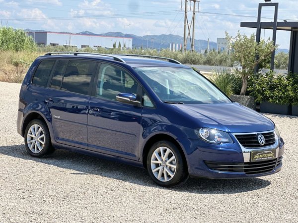 Durres, shitet makine VOLKSWAGEN TOURAN 1.9 Nafte, blu e errët manuale Klima