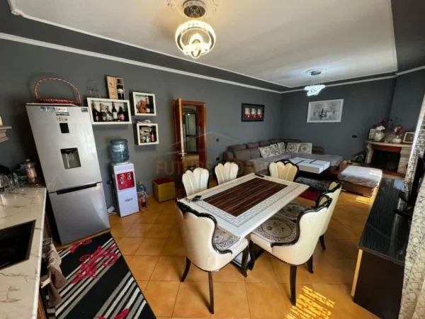 Tirane, shitet Vile 3 Katshe , 363 m² 400.000 € (RRUGA BESA)