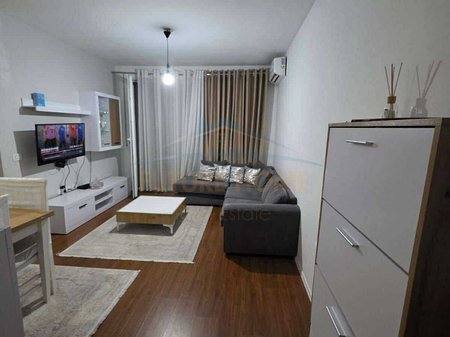 Tirane, jepet me qera apartament 2+1+Ballkon Kati 2, 93 m² 750 €