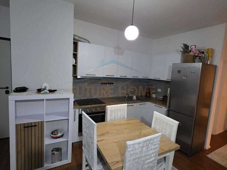 Tirane, jepet me qera apartament 2+1+Ballkon Kati 2, 93 m² 750 €