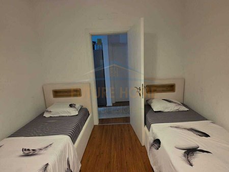 Tirane, jepet me qera apartament 2+1+Ballkon Kati 2, 93 m² 750 €